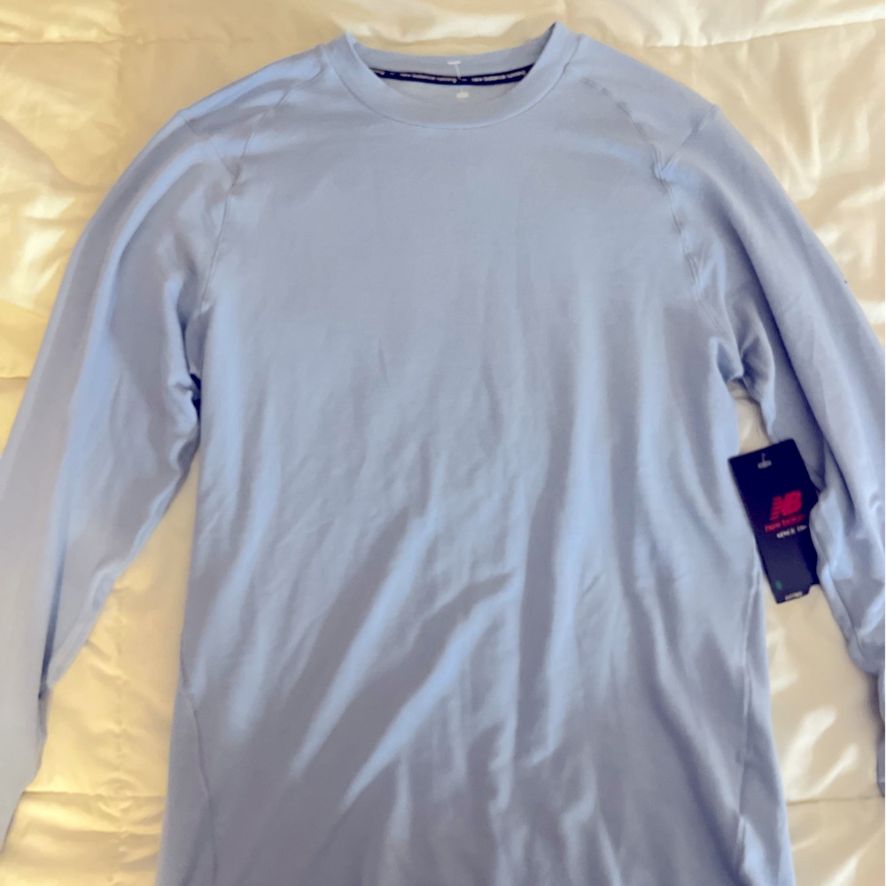 Brand New 
New balanced fitted long sleeve
Size medium
Unisex